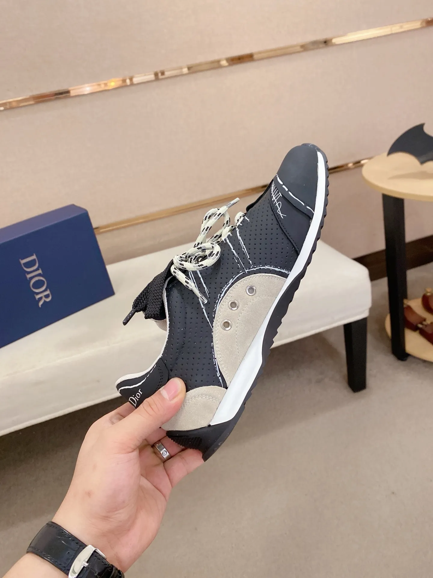 Men's shoes💰: 500💰Couple style💏 [Dior·Dior] New casual sports style men's shoes, new spring and summer design, perfect workmanship, lace-up lazy style to create wardrobe quality, upper: imported first-layer cowhide, mesh breathable lining soft and comfortable, ultra-light TPU wear-resistant outsole, simple, versatile fashion men's shoes, excellent color code number 35--44. (45,46 customized items are not returnable or exchangeable)